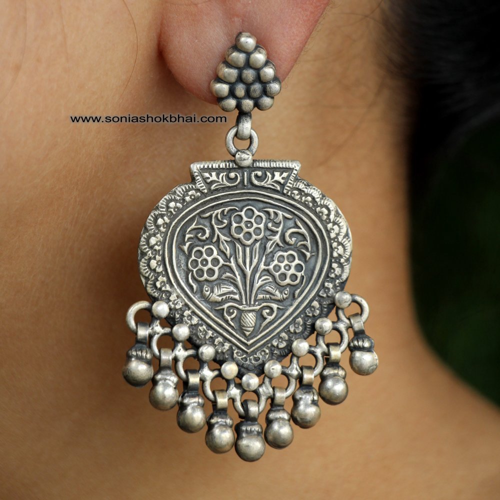 Antique Touch Single  Earring