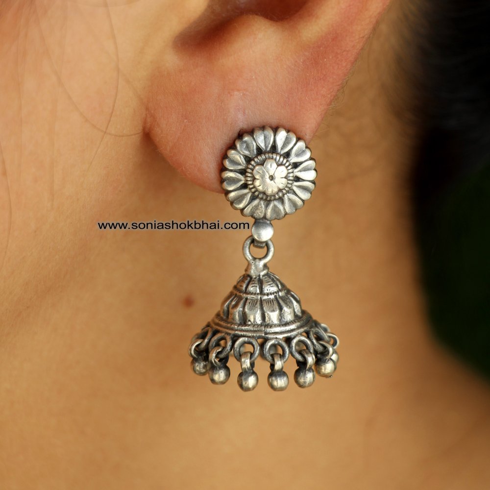 Flower With Zoomer Antique Earring 