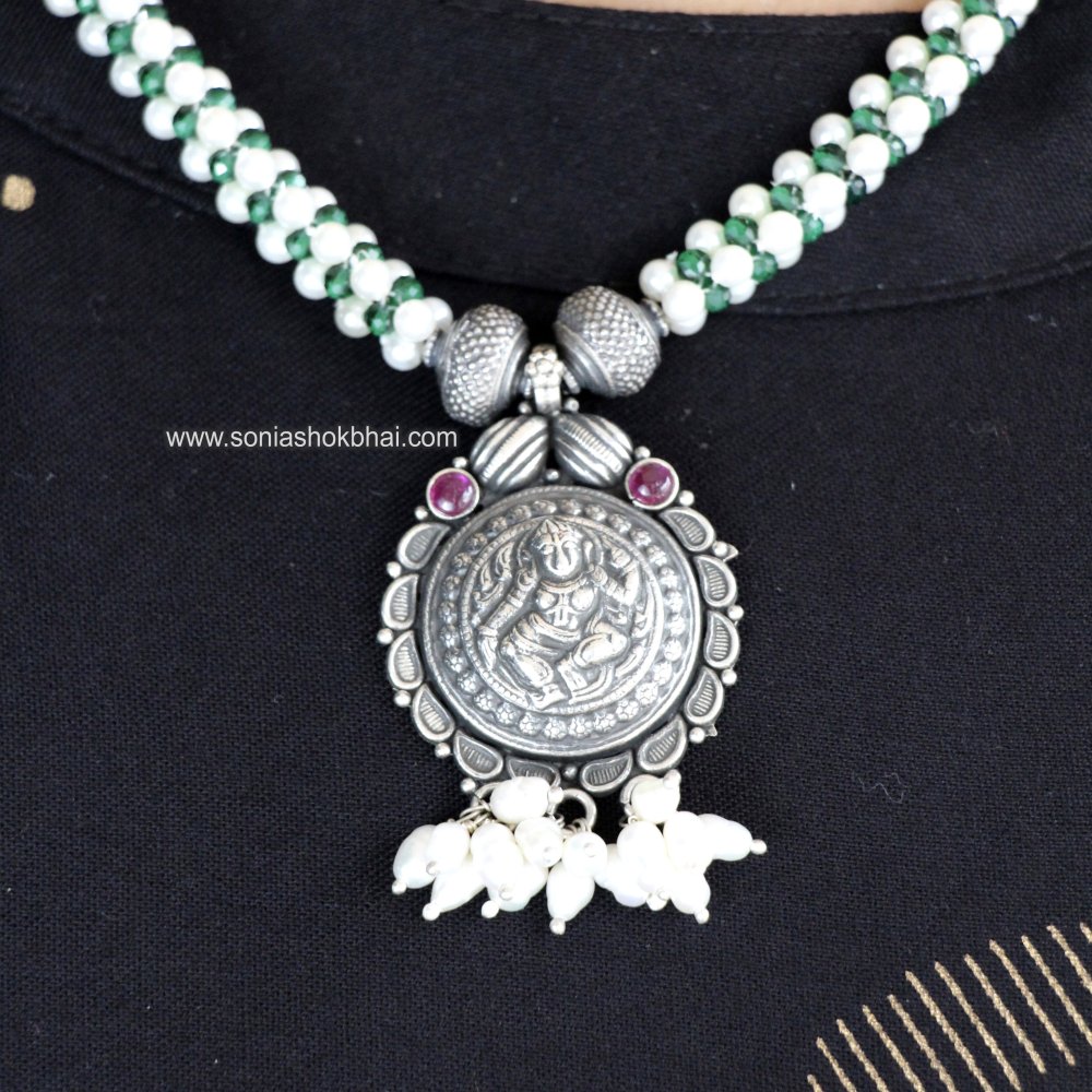 Mataji Pendent With White Zoomer Necklace