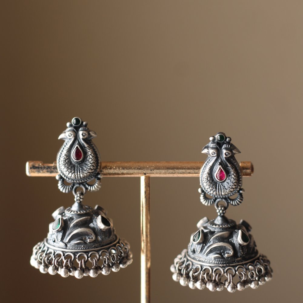 zumkha with red and green