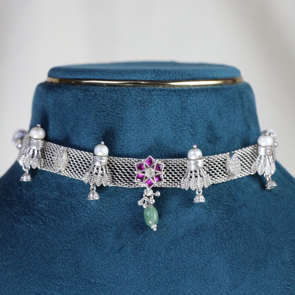 necklace with jadtar